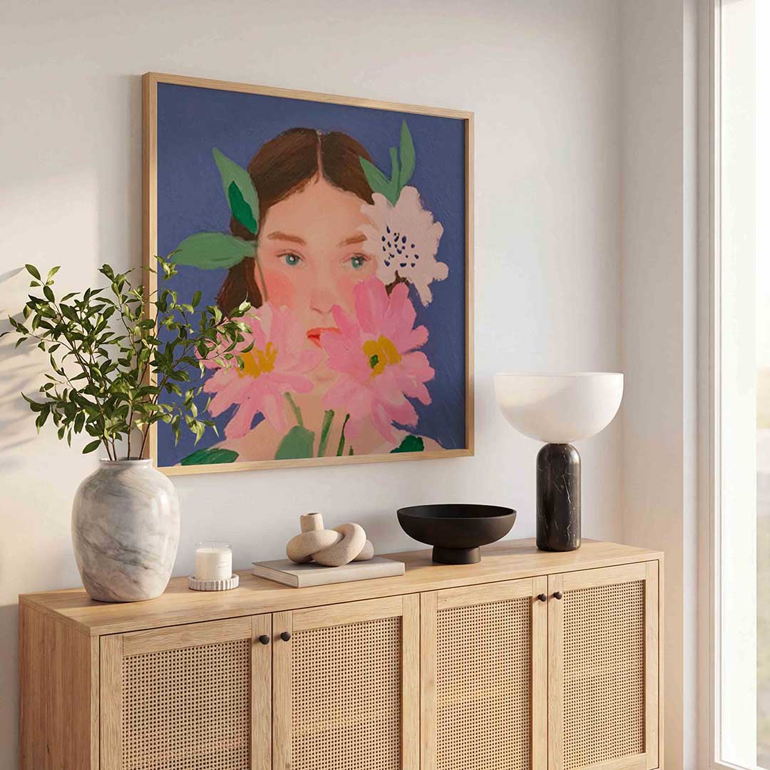Bloemen en vrouw – kleurrijke poster in vierkant formaat