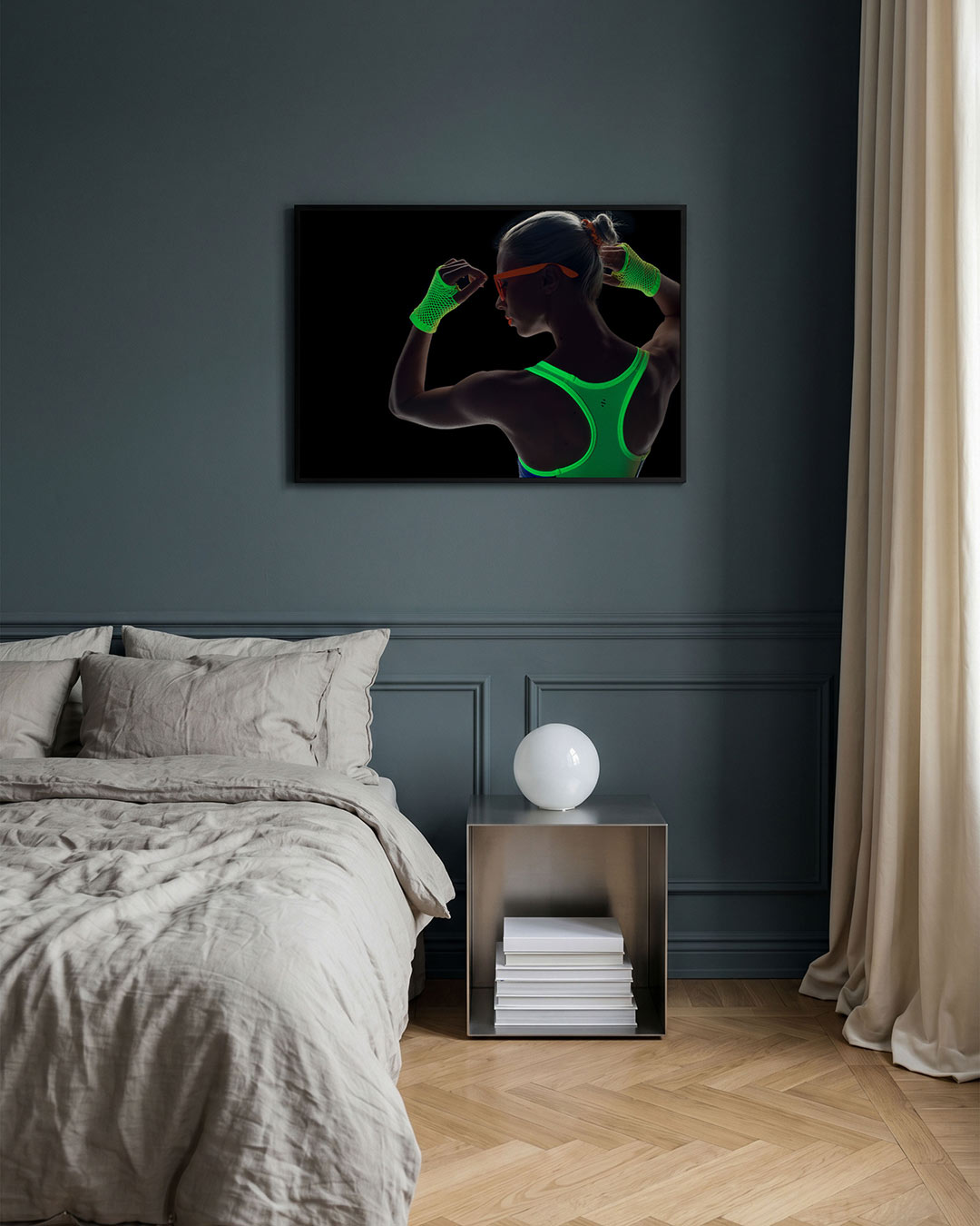 Abstracte poster – detailweergave – een abstracte poster met donkere tinten en een rustige visuele opbouw.