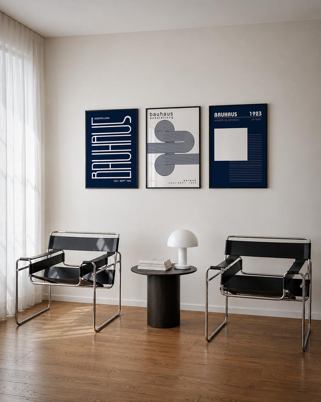 Lijnen en vlakken driedelige posterset – wit lijnenspel op een diepblauwe achtergrond. Strakke lijnen vormen een ritmisch