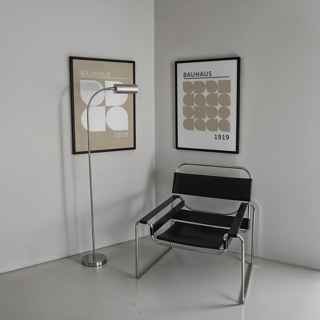 Vorm en balans Posterset-Bauhaus-geïnspireerde geometrische posters in een modern interieur