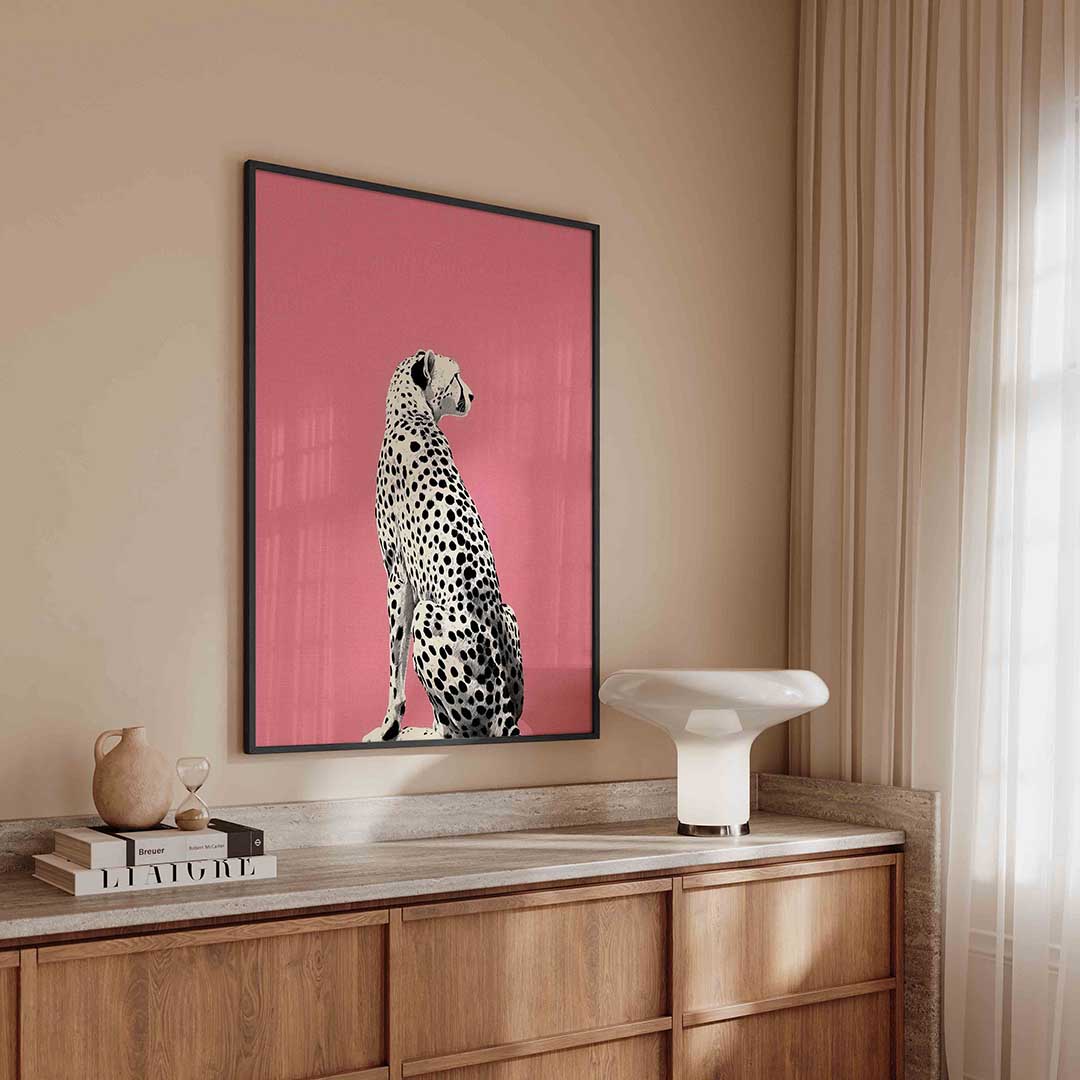 Zittende cheetah – kleurrijke Pop Art poster in staand formaat