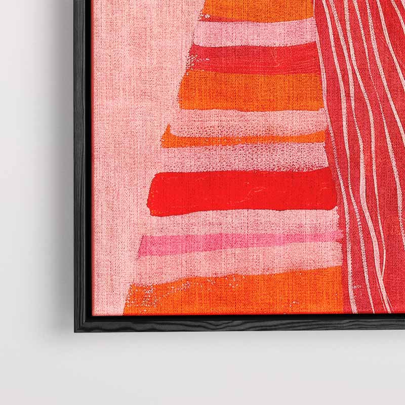 Vrouw in Roze en Rood – kunstwerk met zwarte baklijst