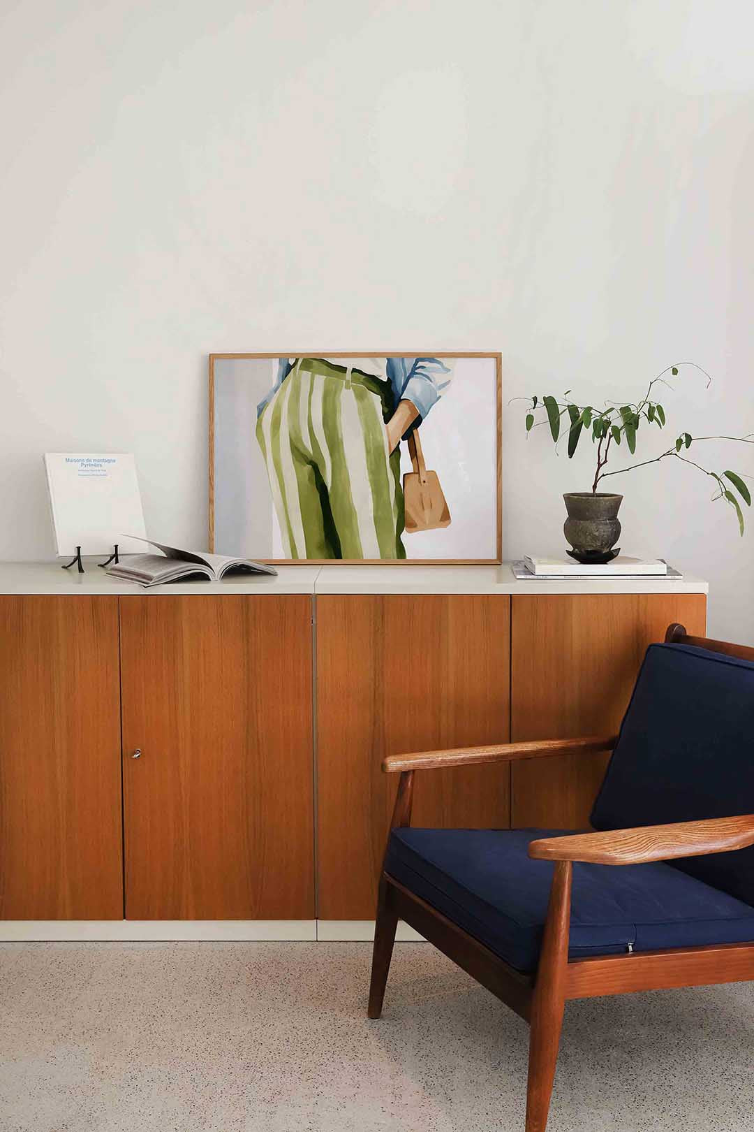 Gestreepte broek en tas – moderne landscape wanddecoratie van WallArtistic