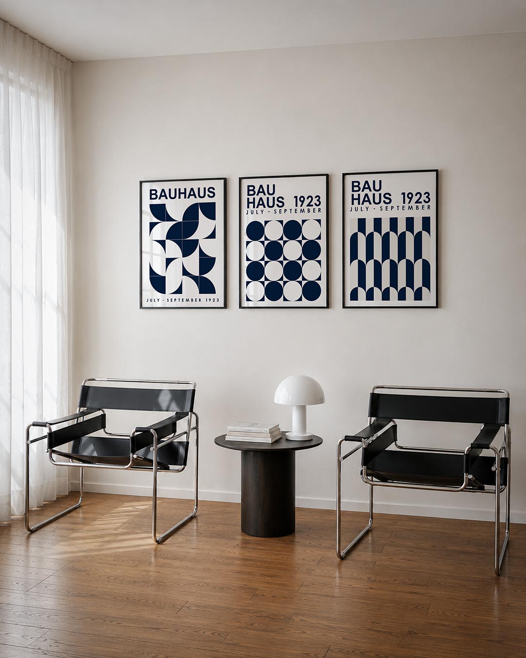 Vormen en vlakken driedelige posterset – donkerblauwe en witte vormen creëren een speels lijnenspel. Halve cirkels en