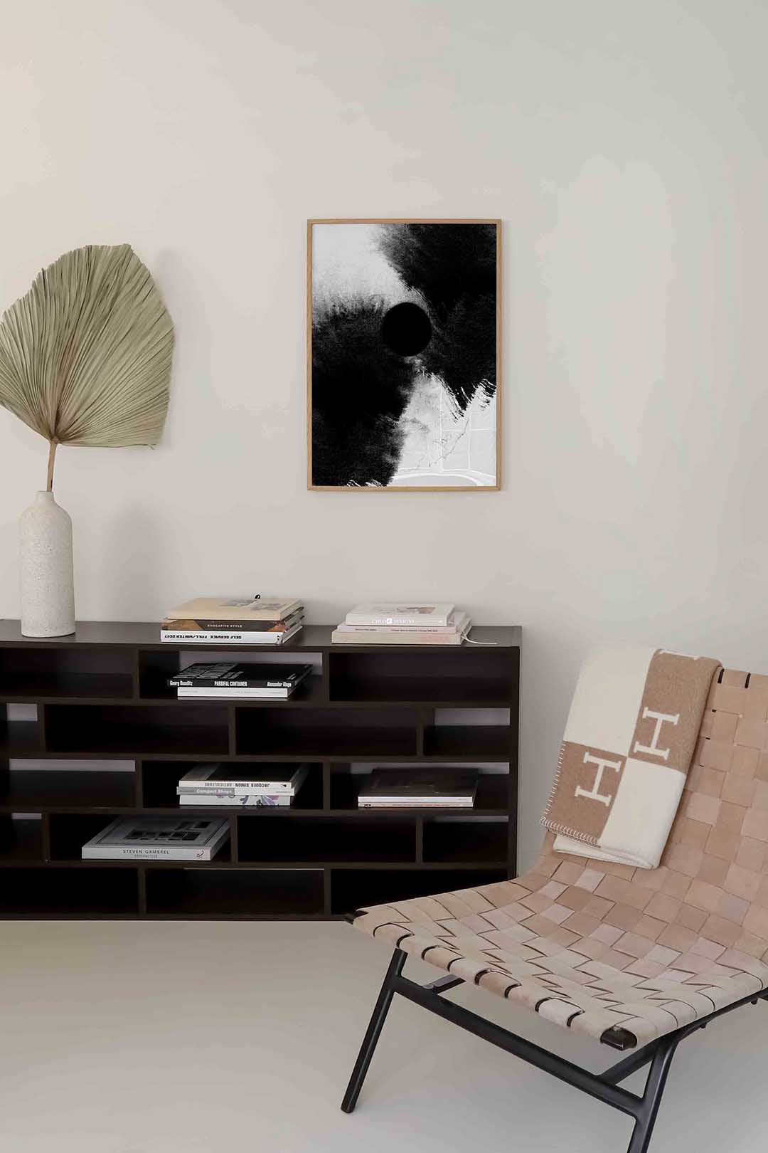Zwart wit cirkel – zachte abstracte poster in staand formaat