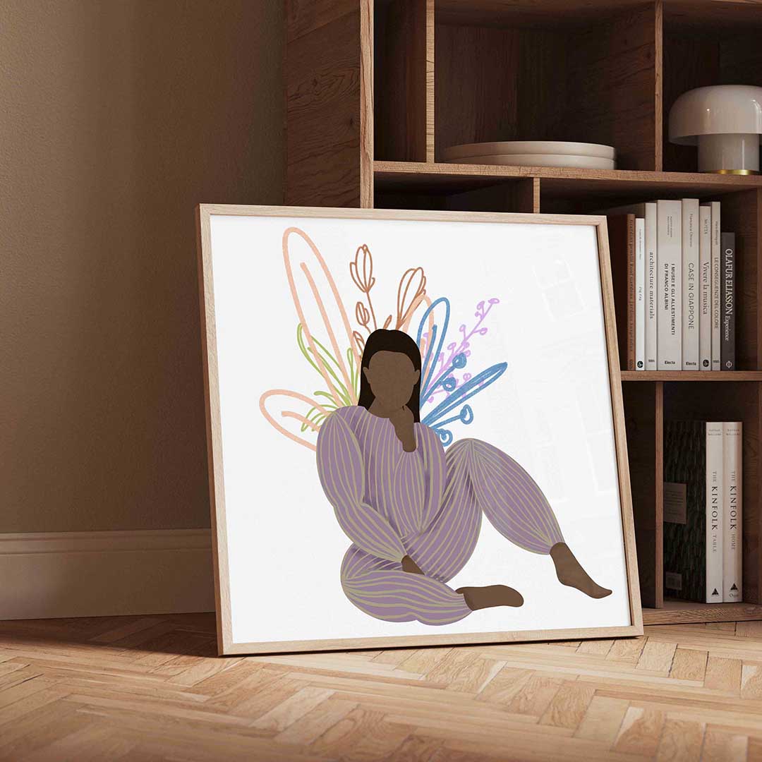 Zittende figuur met bloemen – vierkante portret wanddecoratie van WallArtistic