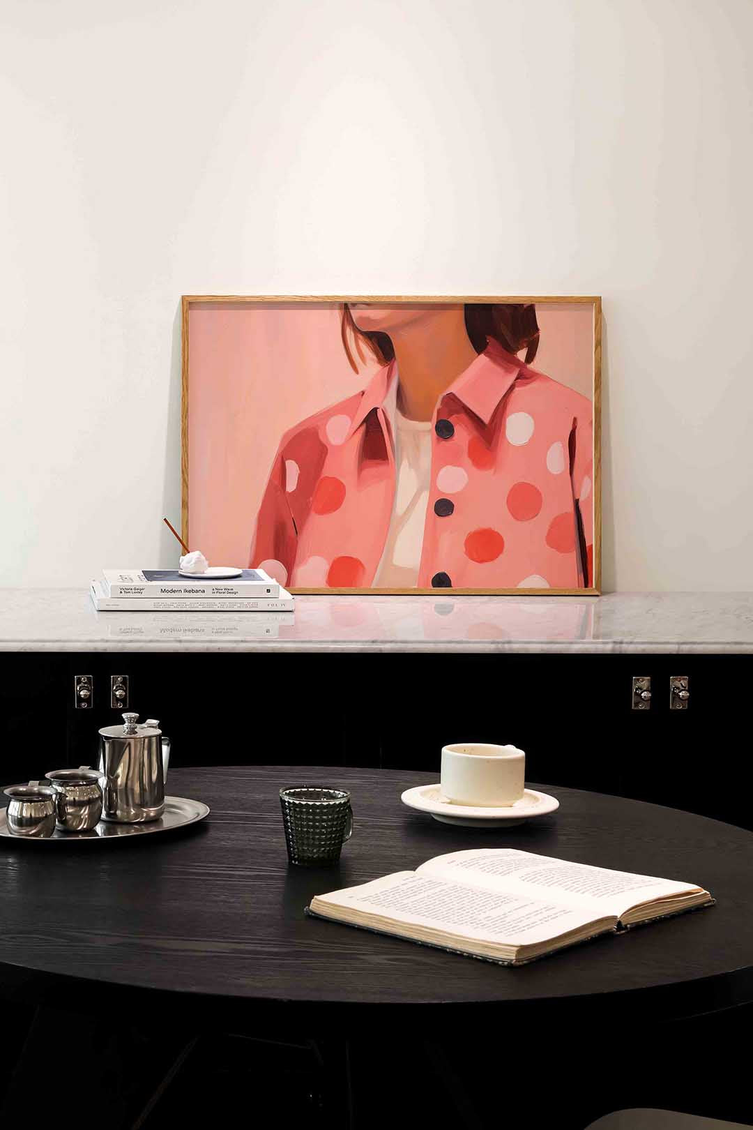 Roze jas met stippen – portret poster in liggend formaat