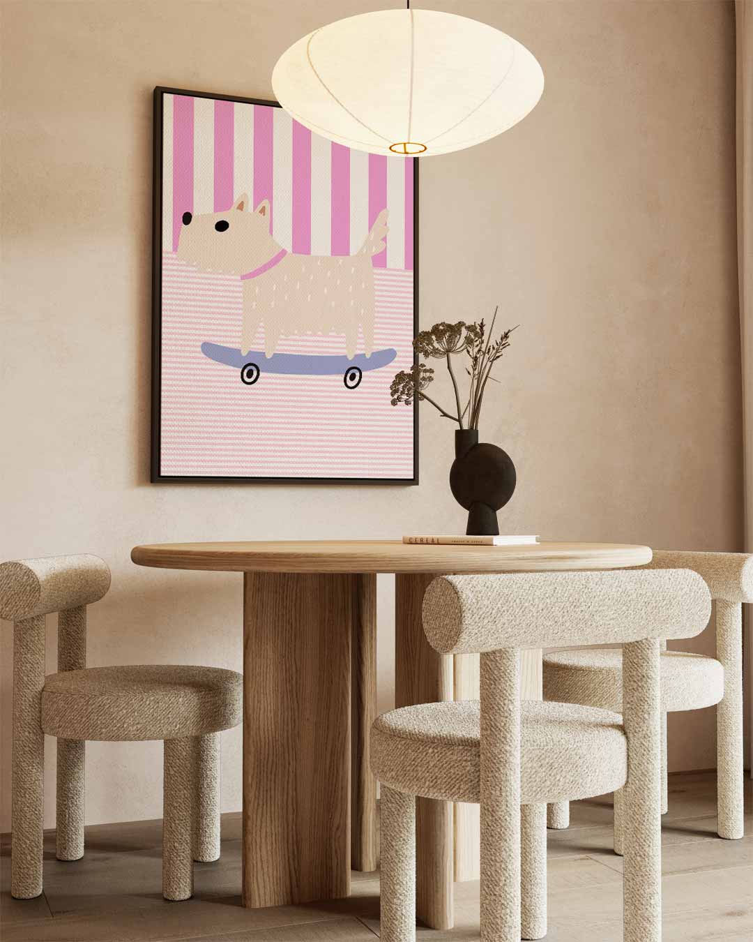 Skater Hondje op Roze Strepen – staand kunstwerk voor modern interieur