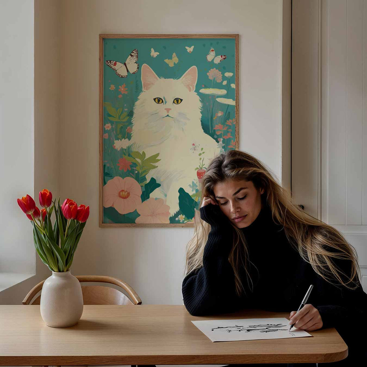 Dromerige Kat in Bloementuin – staande dieren wanddecoratie van WallArtistic