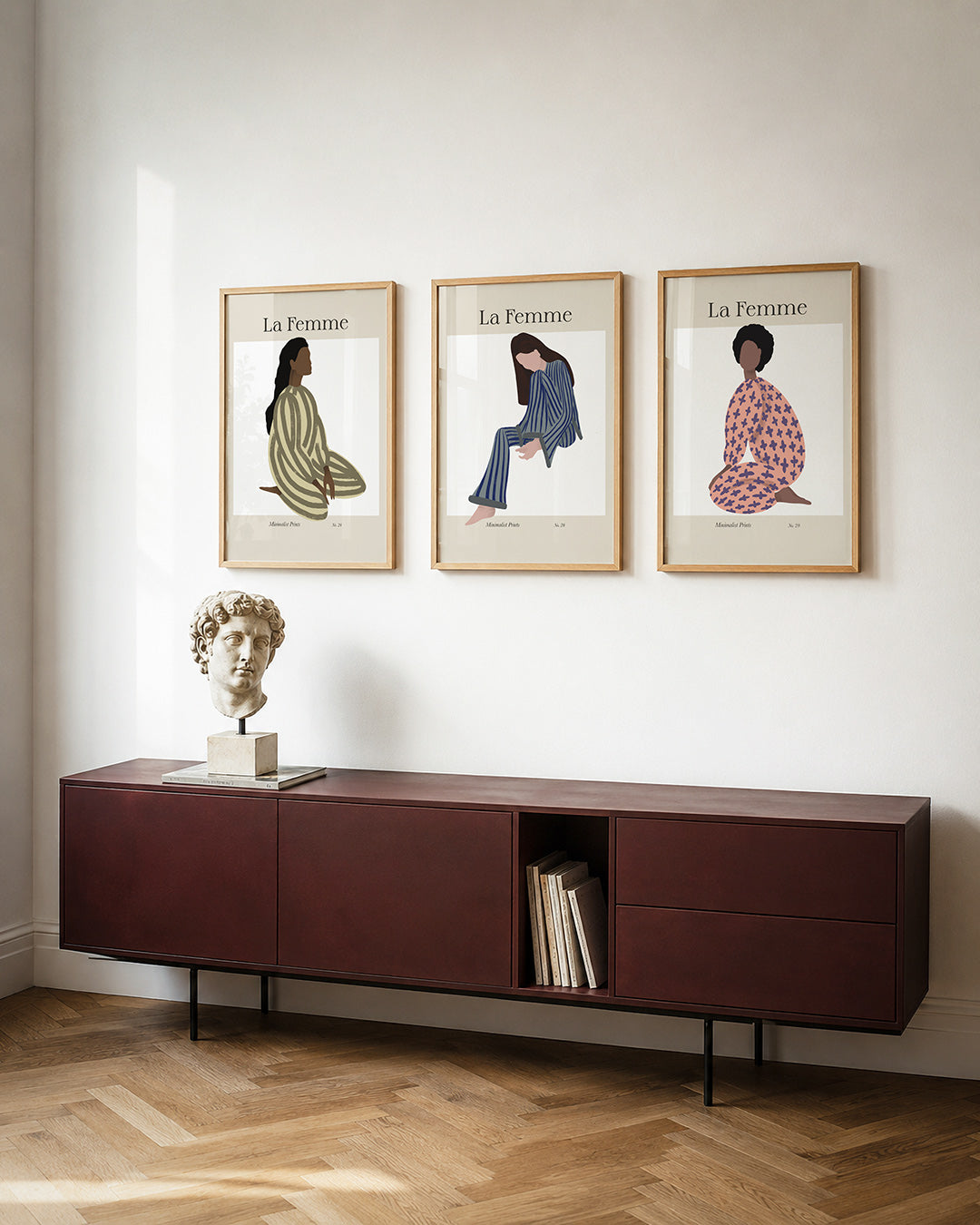 Gestreepte vormen posterset – detailweergave – een zittende figuur in een gestreept patroon, met zachte