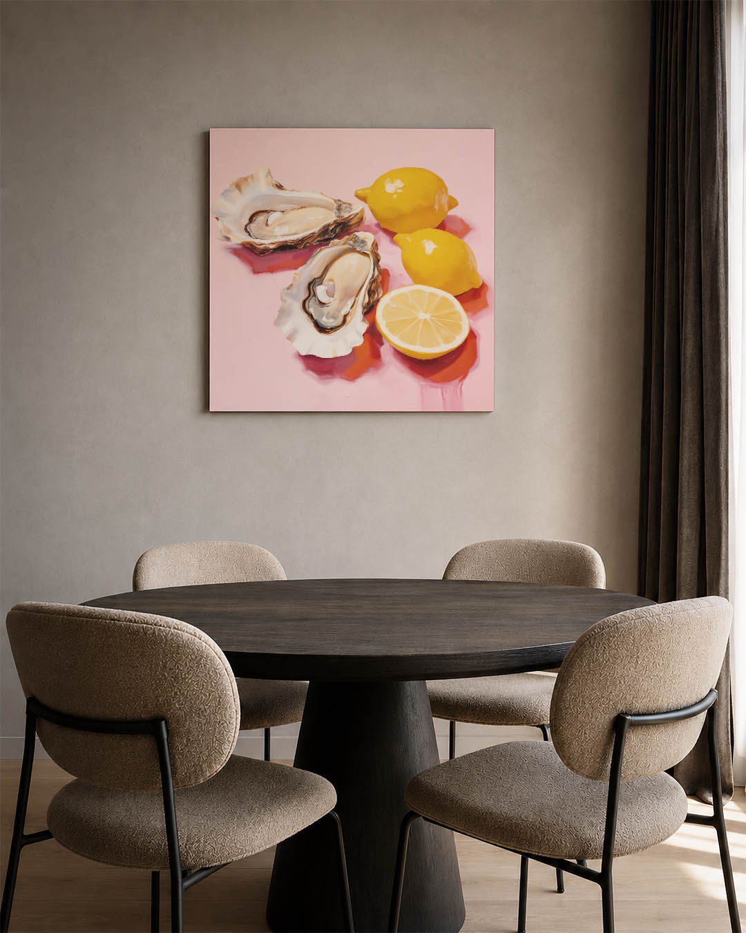 Citroenen en oesters kunstwerk – vierkante wanddecoratie – dit werk toont twee oesters en drie citroenen op een roze