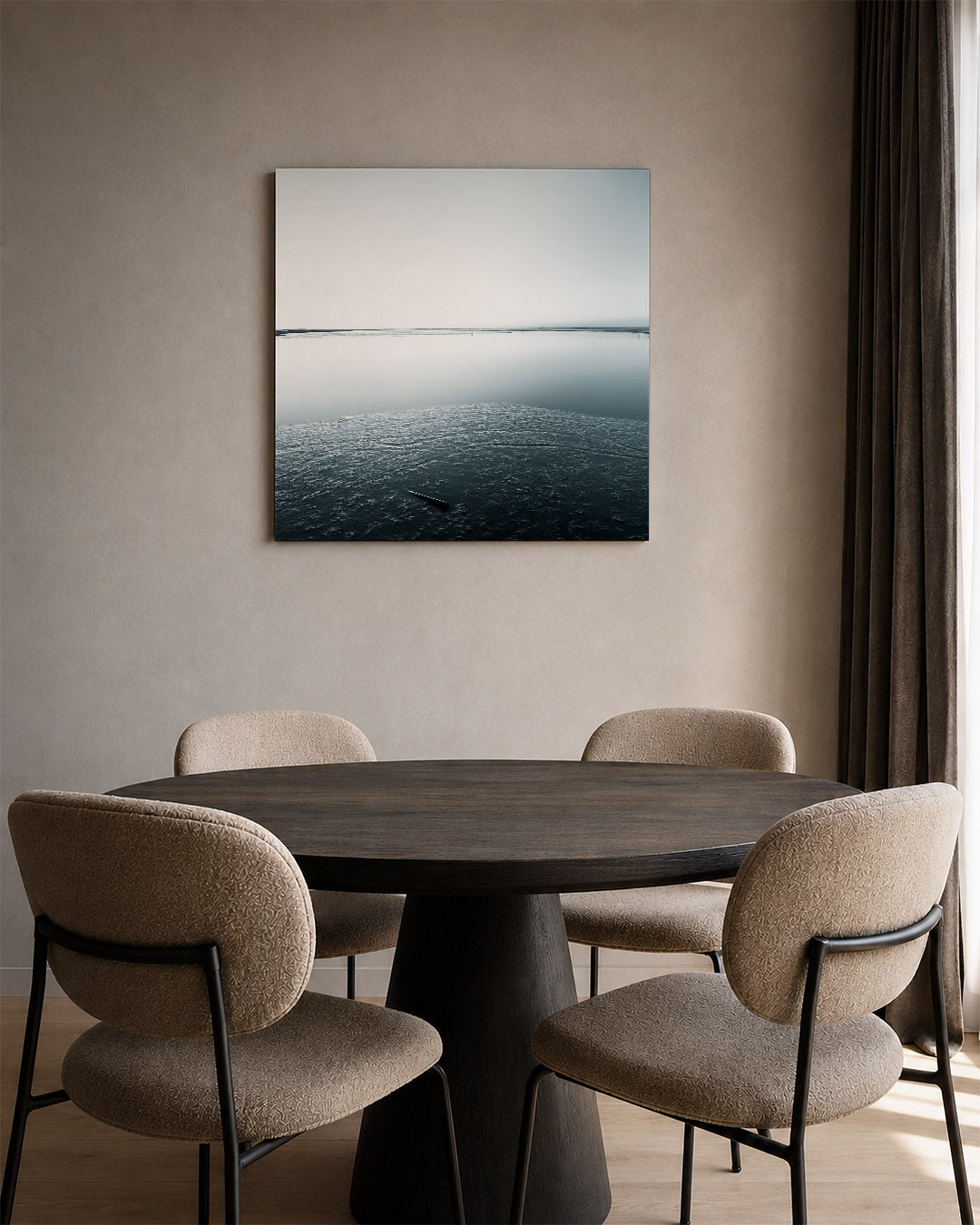 Rustige waterlandschap kunstwerk – tweede productweergave – deze kunstwerk toont een serene waterlandschap met een gladde