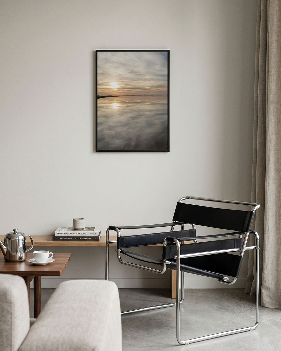 Rustige zonsondergang poster – tweede productweergave – deze poster toont een zonsondergang boven een kalm wateroppervlak