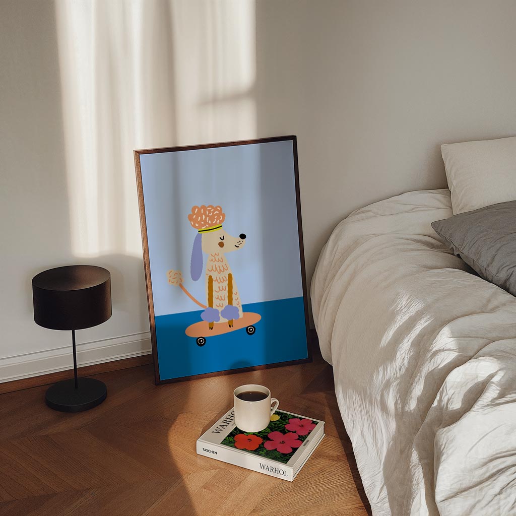Schattige Hond op Skateboard – staande kinderkamer wanddecoratie van WallArtistic