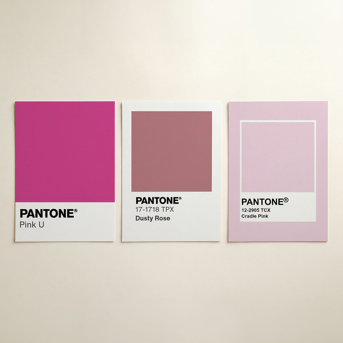 Roze kleurvlak driedelige posterset in tweede interieur