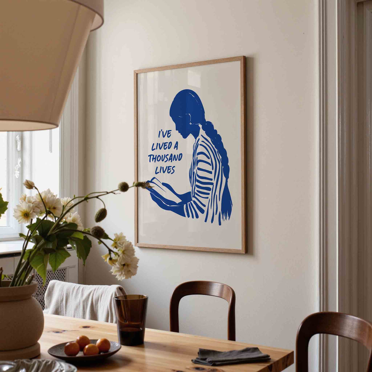 Lezend figuur met tekst – eigentijdse illustratie poster in staand formaat