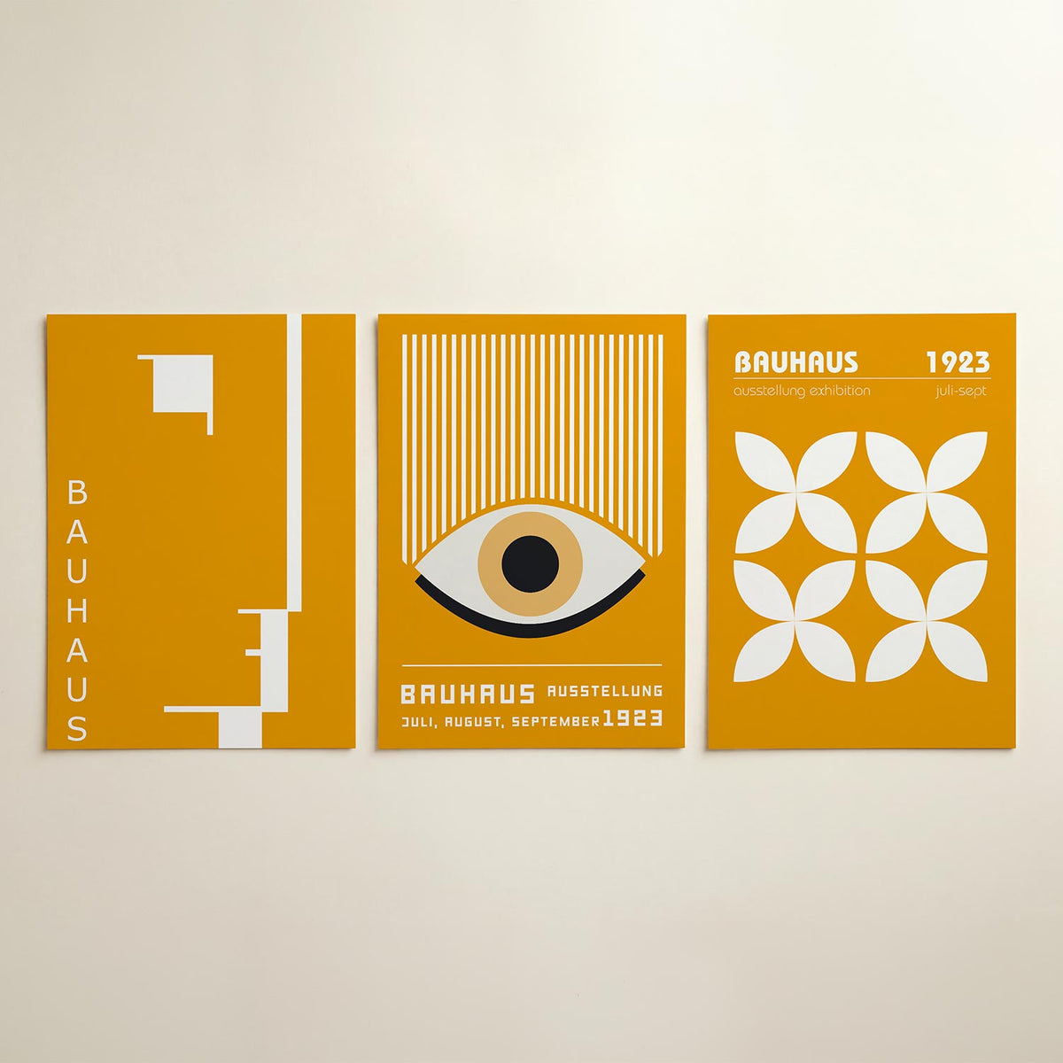 Vorm en kleur posterset – detailweergave – deze posterset in drie delen speelt met oranje en wit. Rechte lijnen en blokken