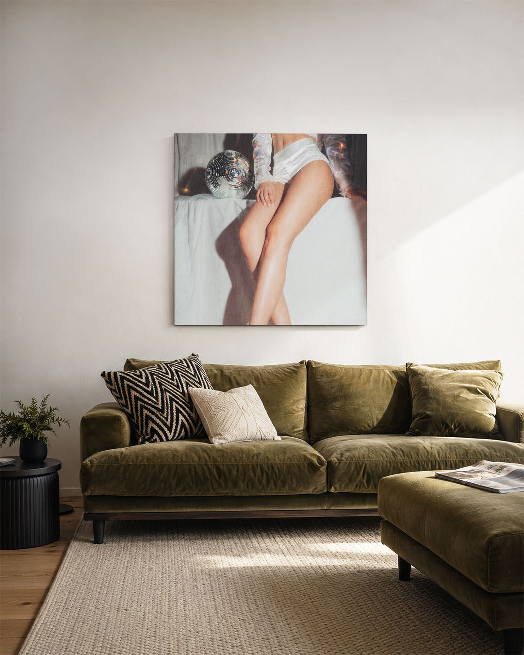 Abstract kunstwerk – derde productweergave – een abstract kunstwerk met donkere tinten en een rustige visuele opbouw.