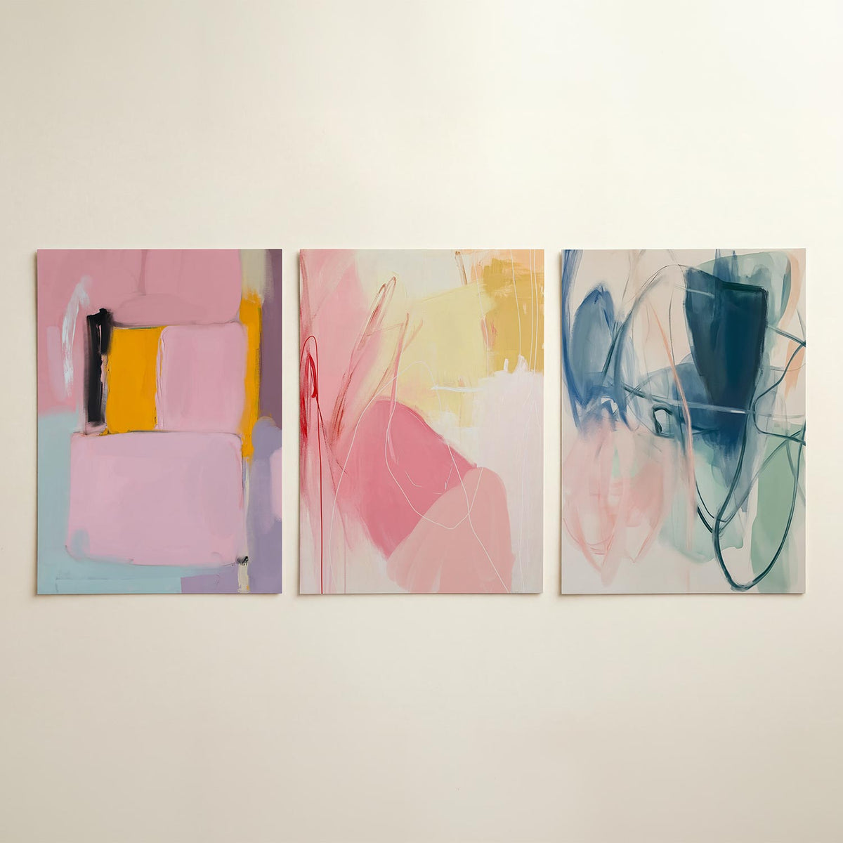 Vorm en kleur posterset – detailweergave – deze posterset in drie delen toont zachte roze vlakken met