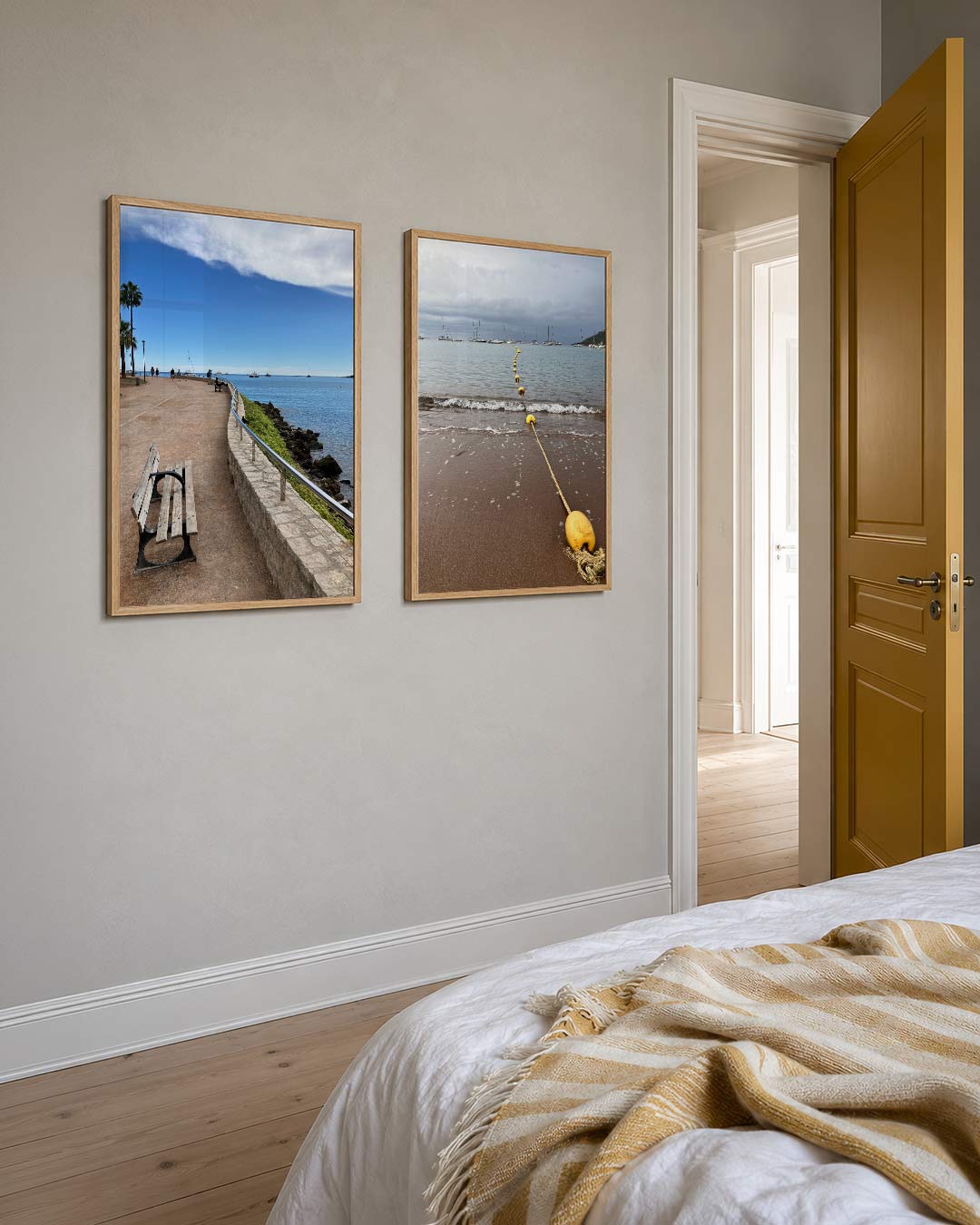 Kustlijn en horizon posterset – detailweergave – een kronkelend pad langs de kust met een helderblauwe lucht en zee.