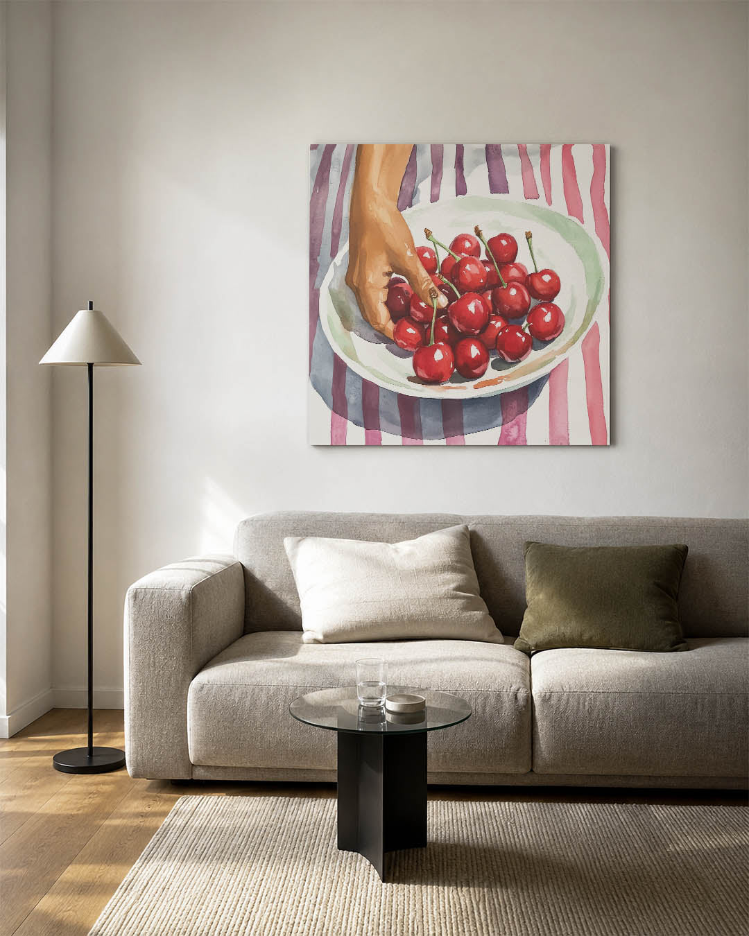 Kersen in schaal kunstwerk – detailweergave – dit werk toont een hand die een schaal met glanzende rode kersen vasthoudt. De