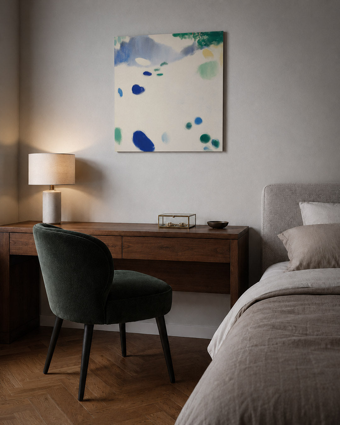 Vloeiende kleurencompositie kunstwerk – sfeerbeeld – dit werk toont een verzameling van vloeiende vormen in blauw en groen op
