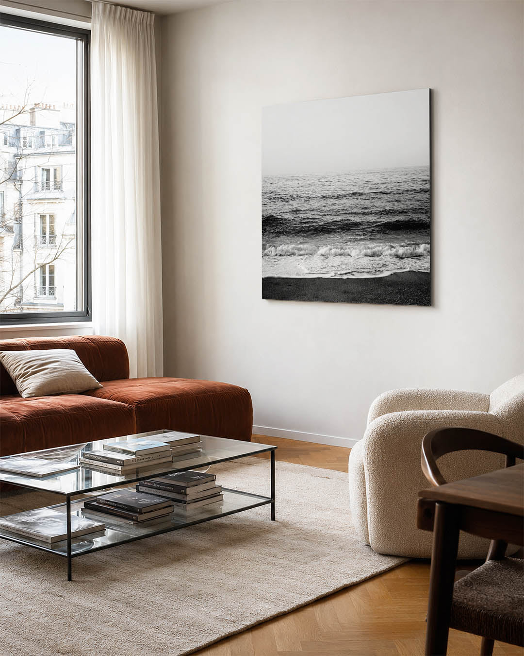 Rustige zee kunstwerk – vierkante wanddecoratie – dit kunstwerk toont een serene zee met zachte golven die het strand raken.