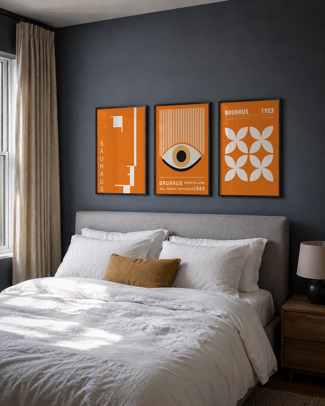 Oranje lijnenspel posterset – derde productweergave – deze posterset in drie delen toont een levendig oranje vlak met witte