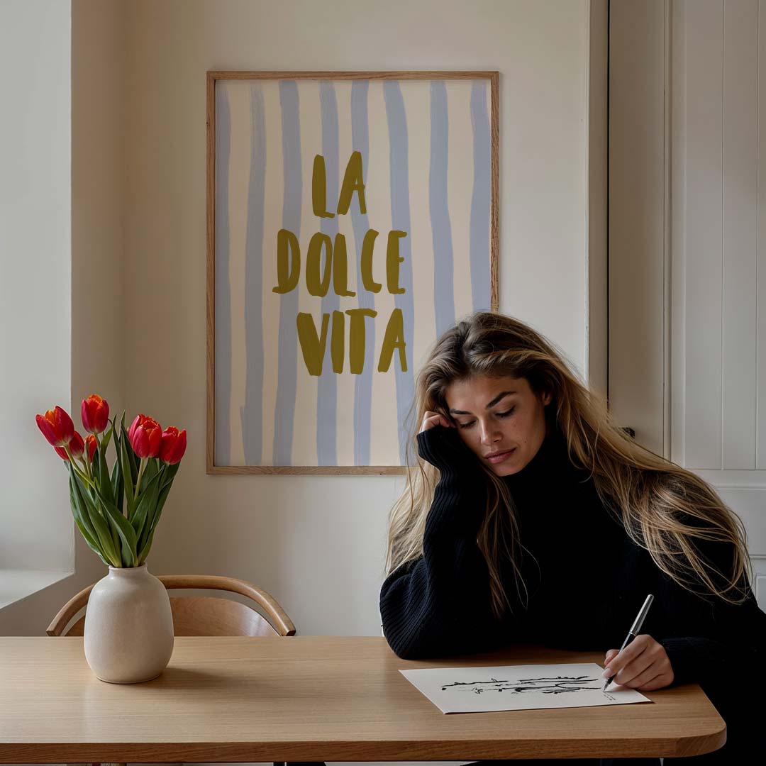 La Dolce Vita Inspiratieposter – staande zomer wanddecoratie van WallArtistic