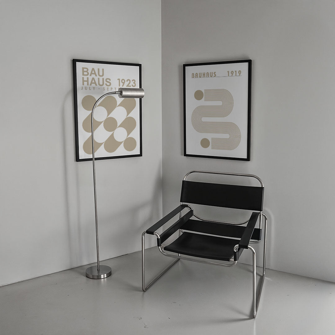 Vorm en balans Posterset-Bauhaus-geïnspireerde geometrische posters in een modern interieur