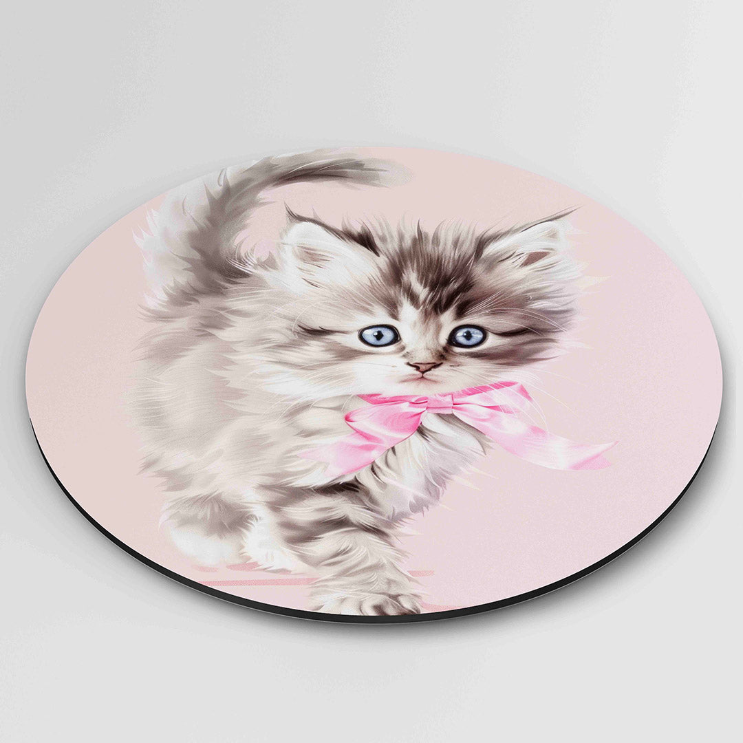 Kitten met roze strik – moderne ronde wanddecoratie van WallArtistic