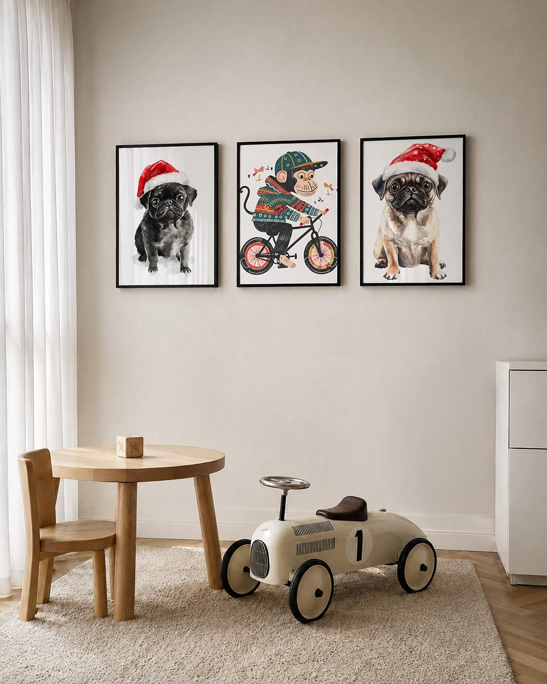 Kerstige vrolijkheid posterset – tweede productweergave – een schattige zwarte hond met een rode kerstmuts op een