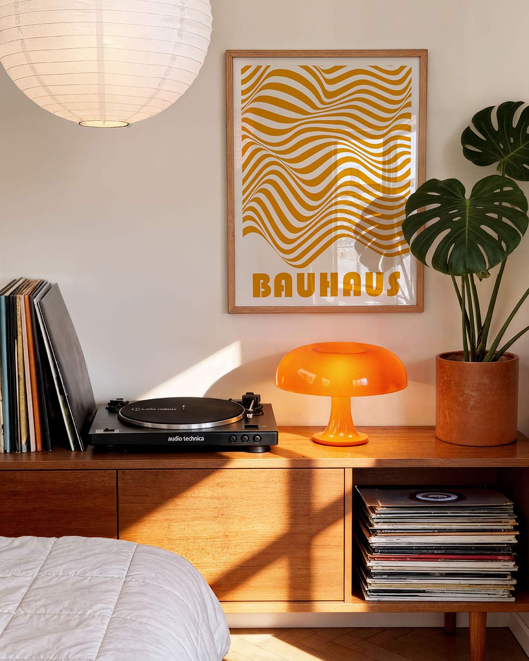 Golvend lijnenspel – geometrische Bauhaus poster in staand formaat
