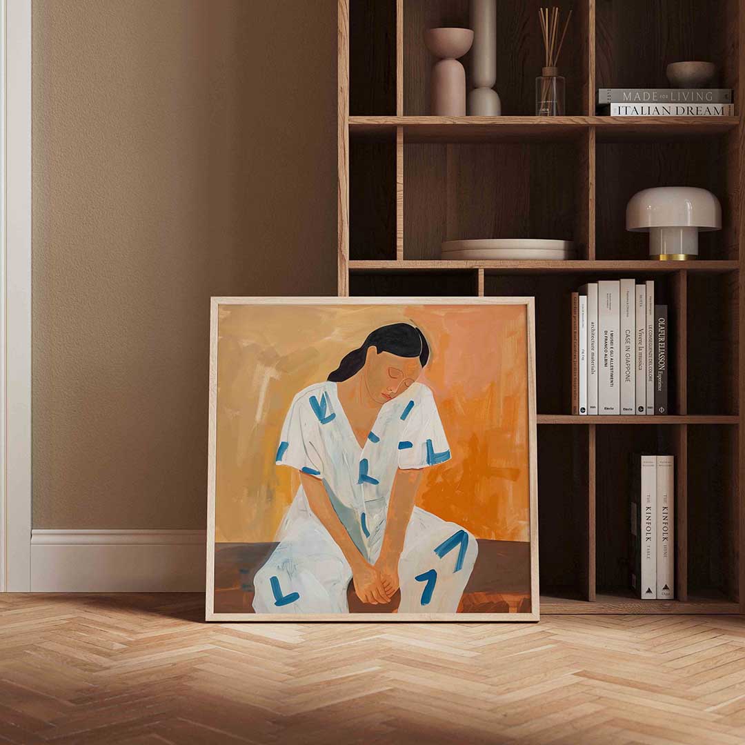 Vrouw in witte kleding – vierkante design wanddecoratie van WallArtistic