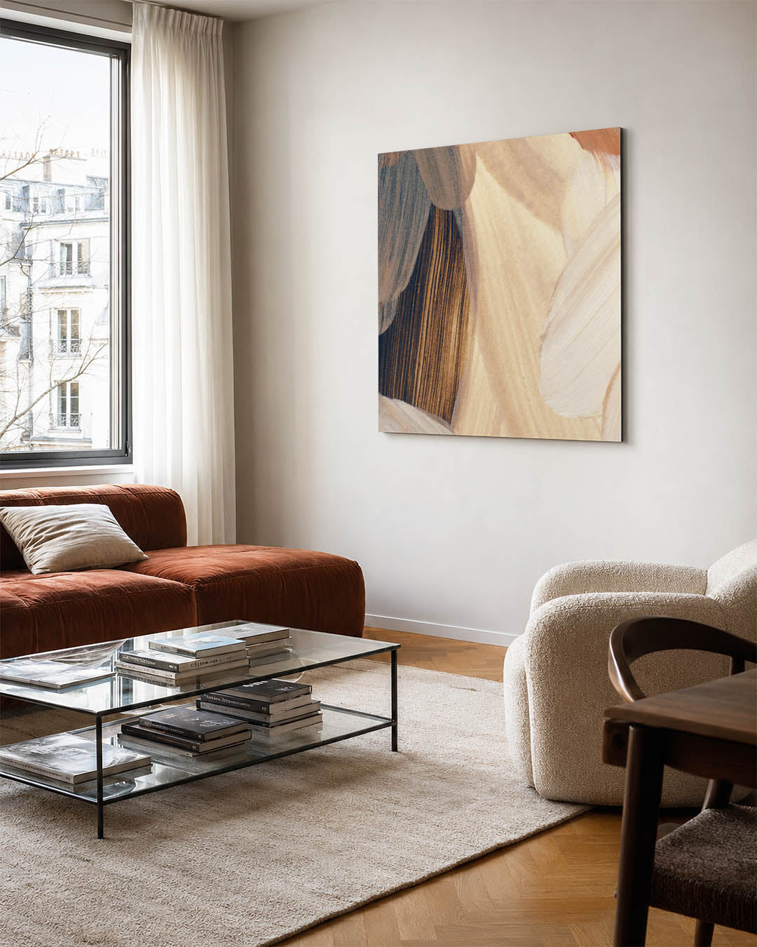 Organische borstels kunstwerk – vierkante wanddecoratie – dit werk toont vloeiende penseelstreken in beige, blauw en bruin.