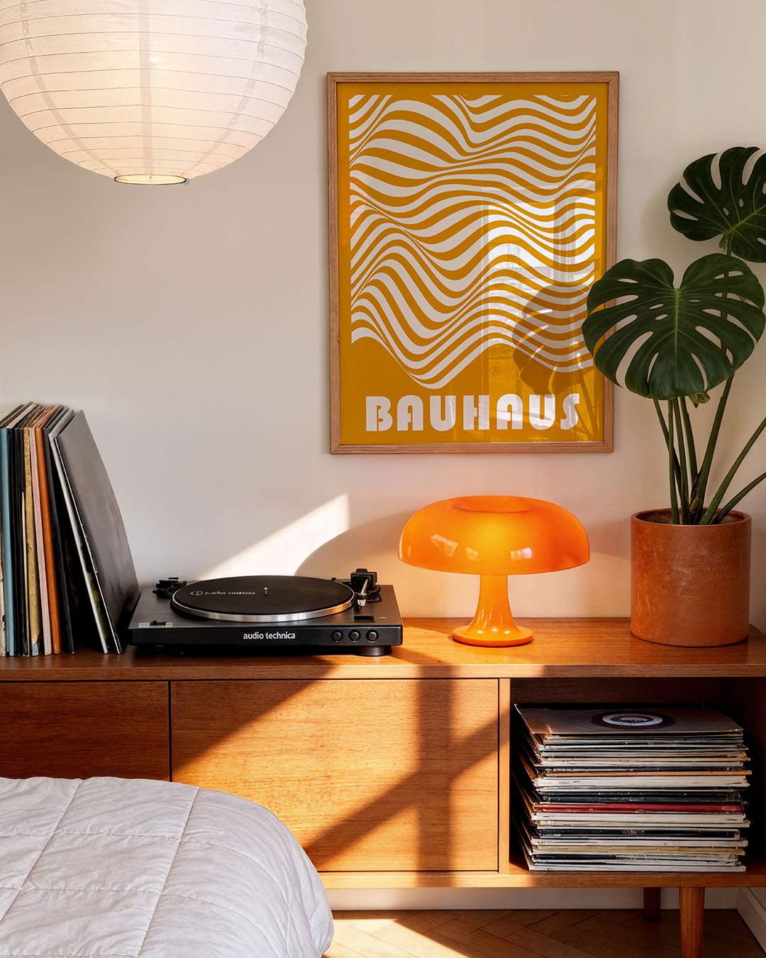 Golvend lijnenspel – geometrische Bauhaus poster in staand formaat