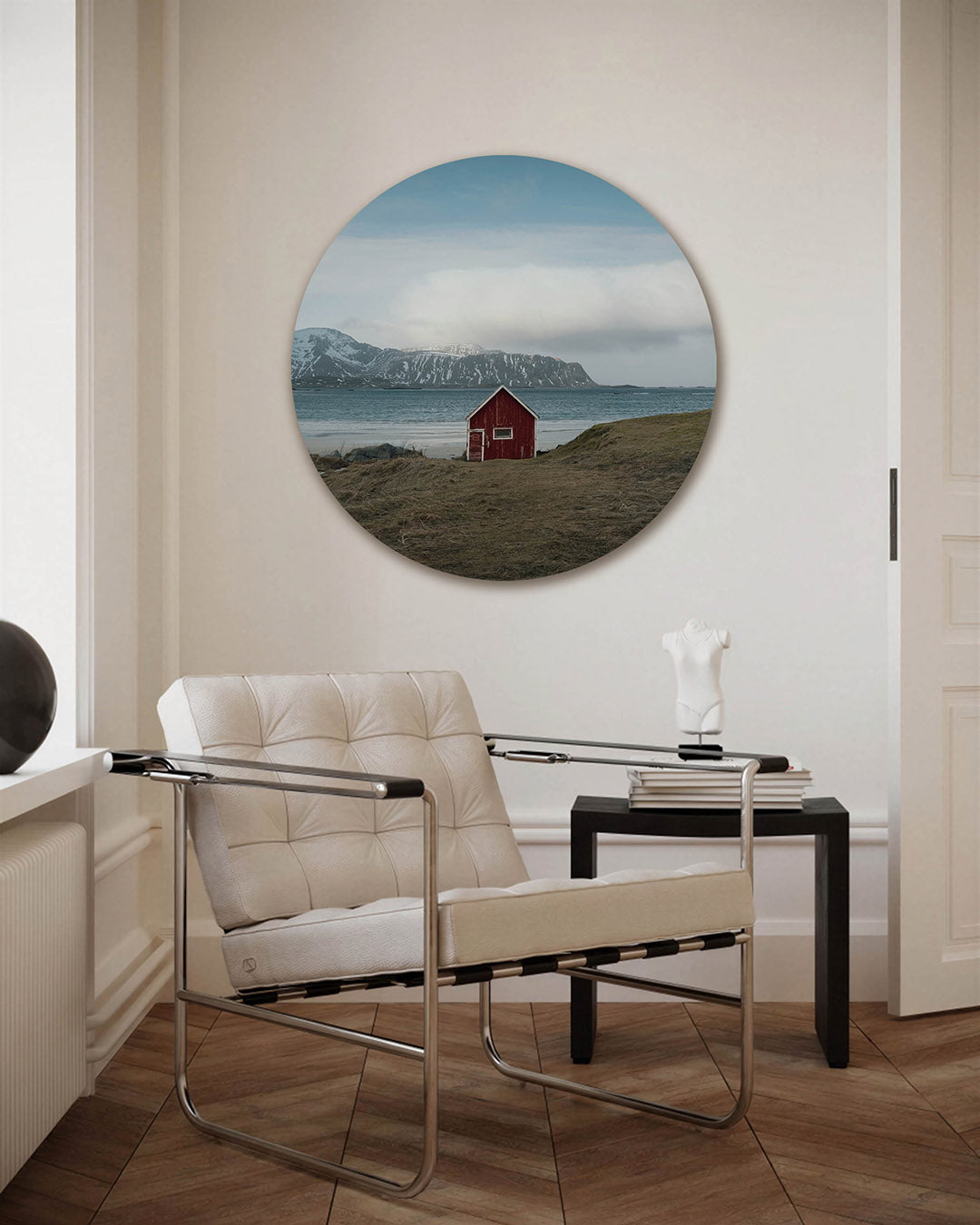 Rood huisje aan zee – fotografie muurcirkel als ronde wanddecoratie