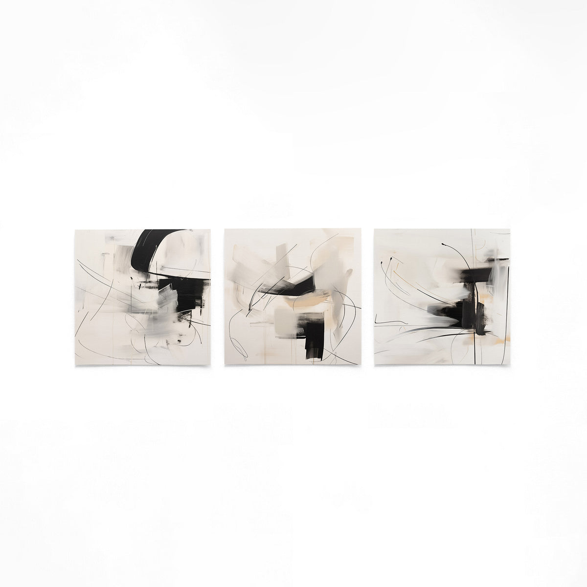 Drie vierkante posters met abstracte zwart wit op een gebroken witte achtergrond