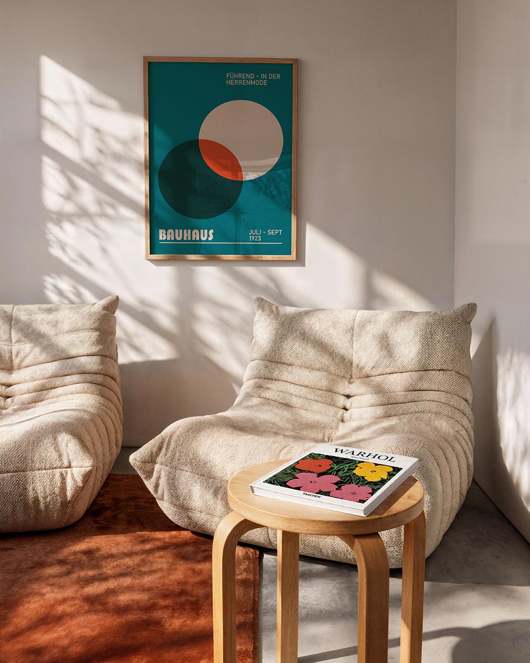Cirkelvormen en kleur – geometrische Bauhaus poster in staand formaat