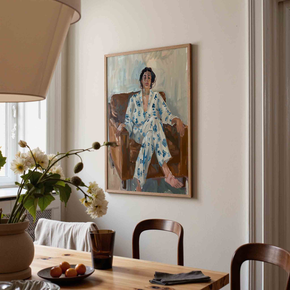 Vrouw in stoel – eigentijdse illustratie poster in staand formaat