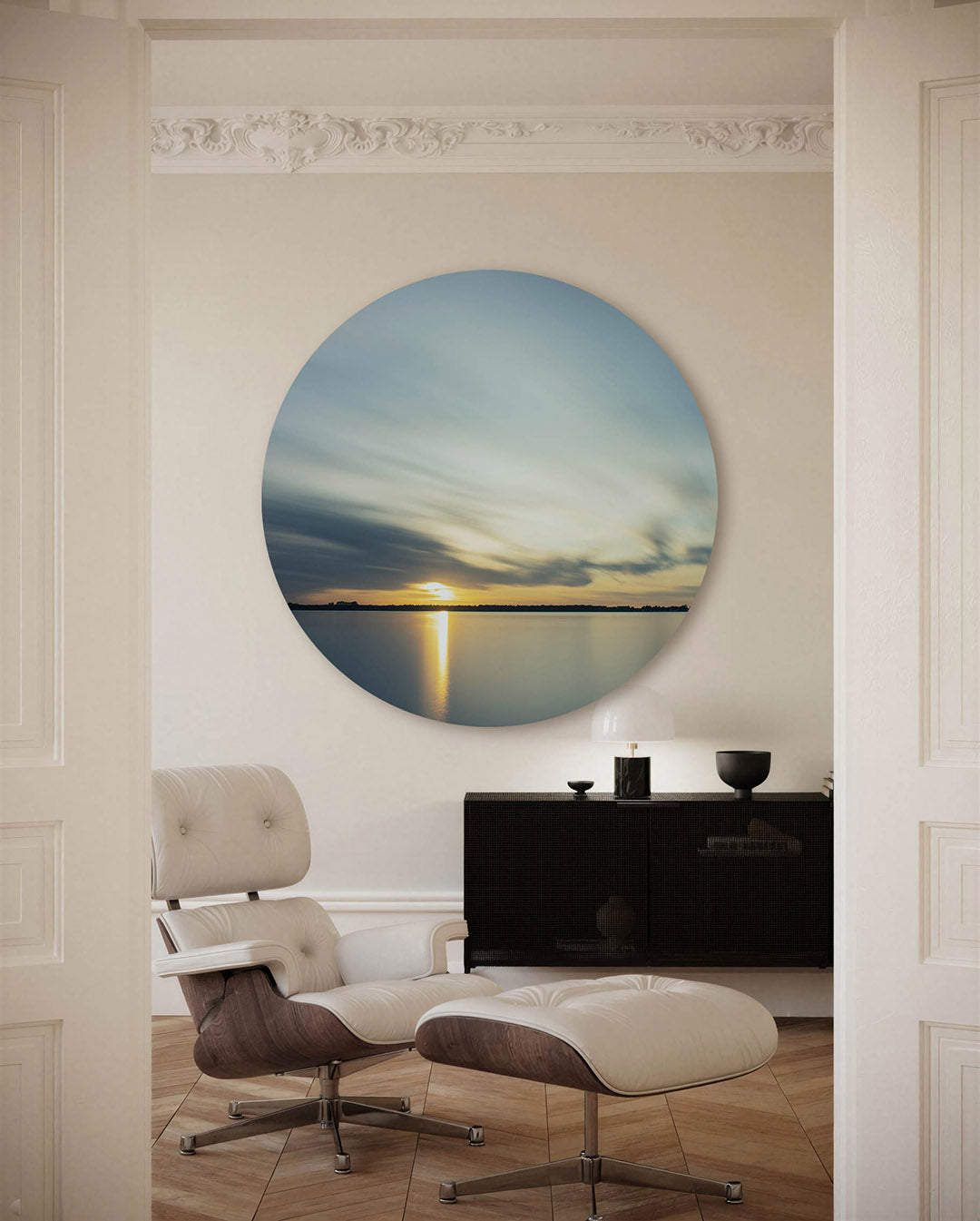 Zonsondergang over kalm water – fotografische muurcirkel voor aan de muur
