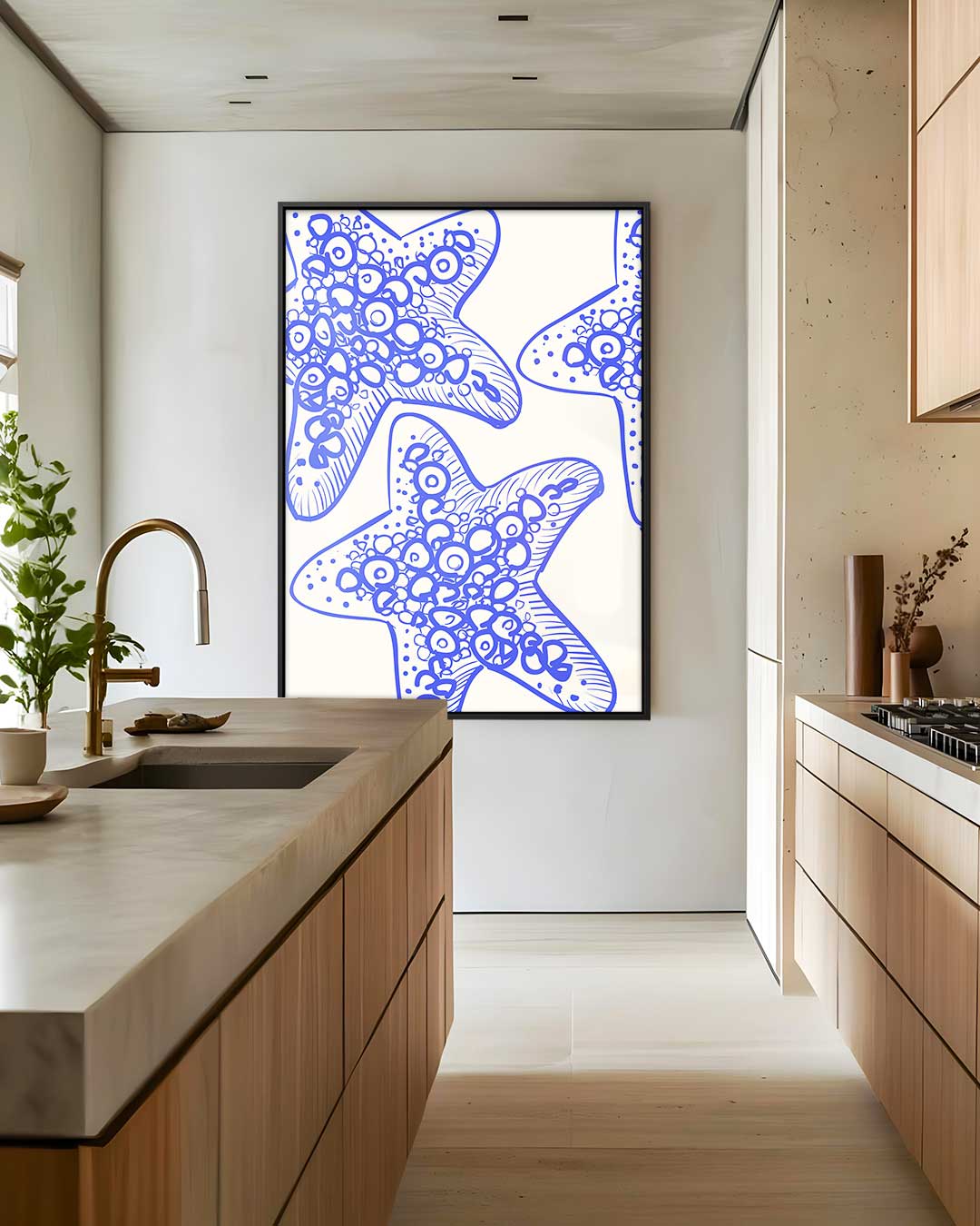 Zeesterren in Blauw – kunstwerk met zwarte baklijst