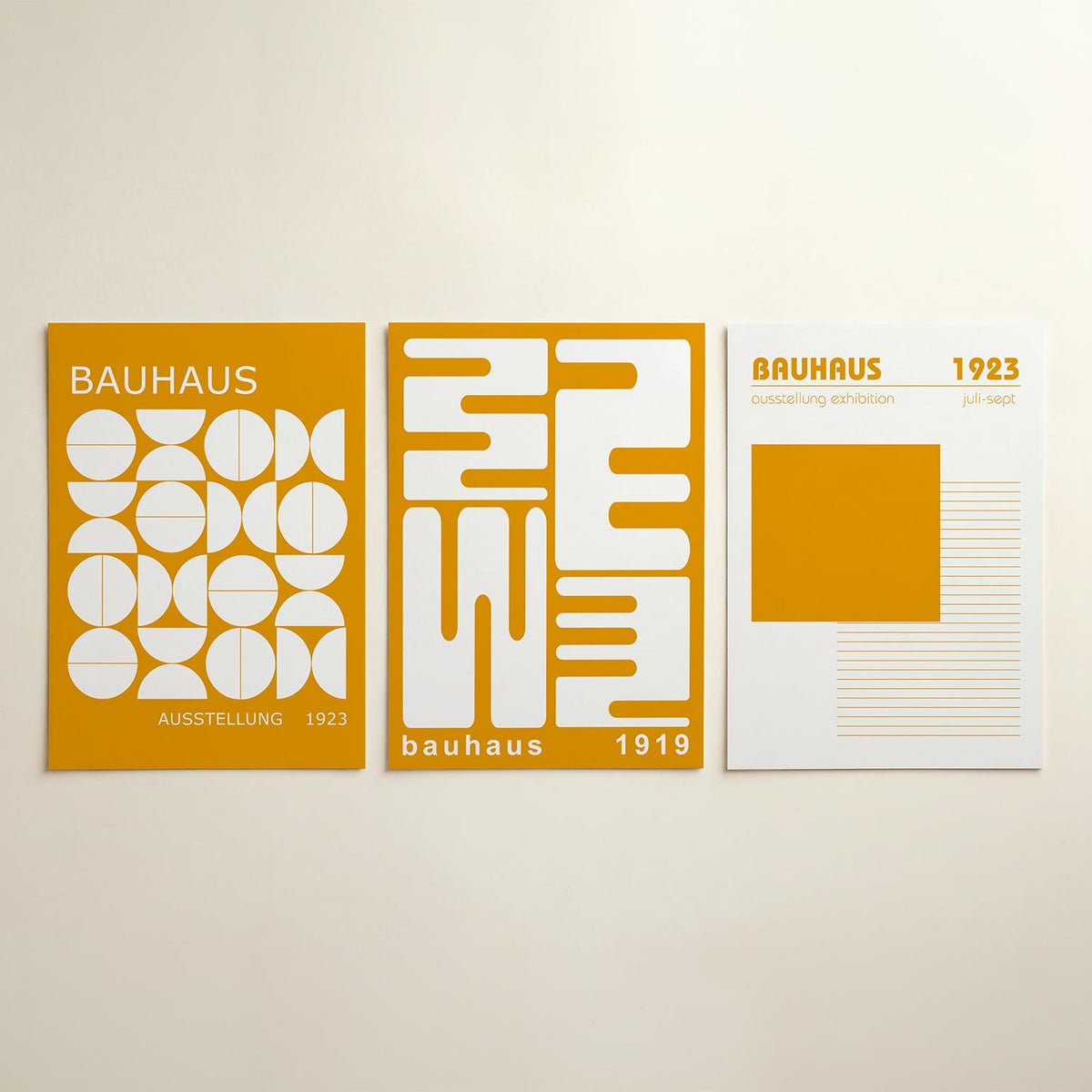 Vorm en kleur posterset – detailweergave – deze posterset in drie delen toont een speelse ordening van witte geometrische
