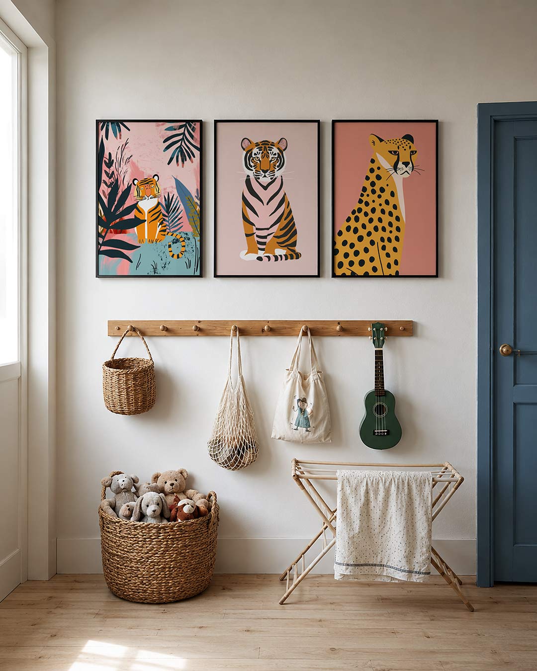 Vorm en kleur posterset – detailweergave – een sierlijke cheetah met zwarte stippen op een warme, roze