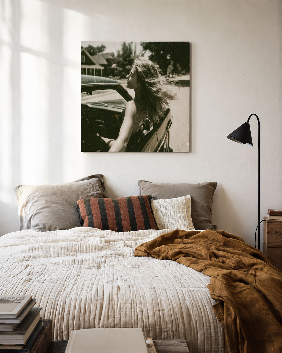 Zomerse autorit kunstwerk – detailweergave – dit kunstwerk toont een vrouw die geniet van een autorit op een zonnige dag.