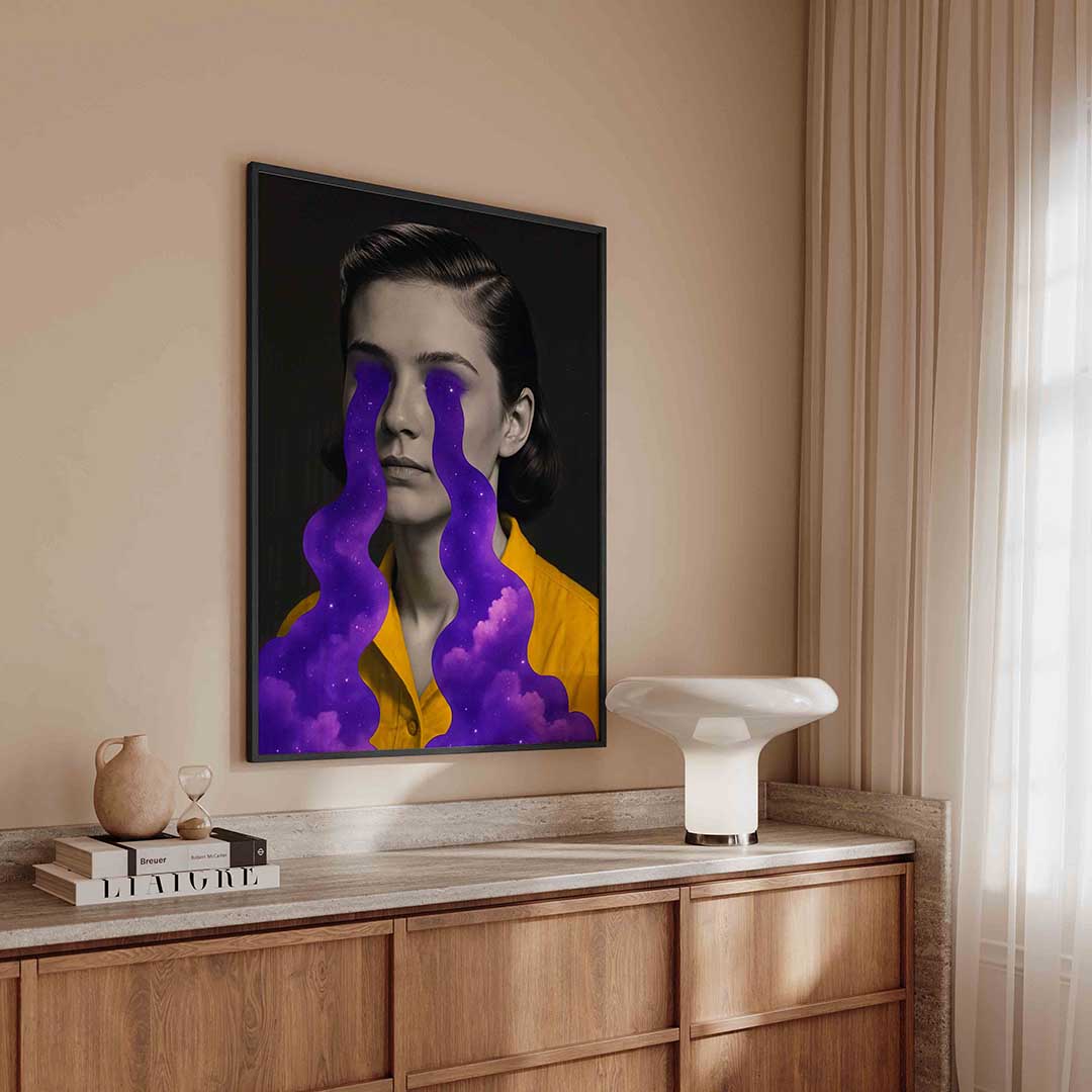 Vrouw met paarse tranen – urban poster in staand formaat