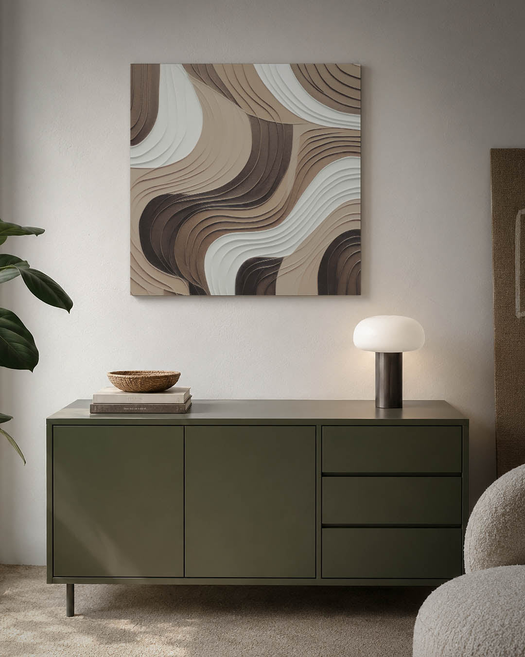 Golvende lijnen kunstwerk – detailweergave – dit kunstwerk toont vloeiende, golvende lijnen in beige, wit en bruin. De