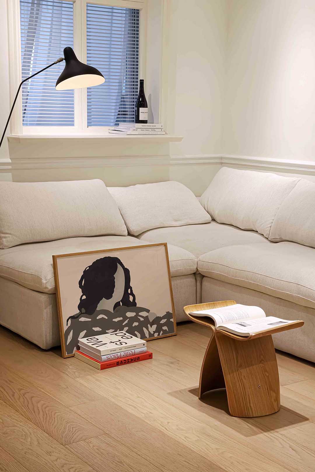 Figuur met donkere haren – vrouwelijke portretkunst als landscape poster