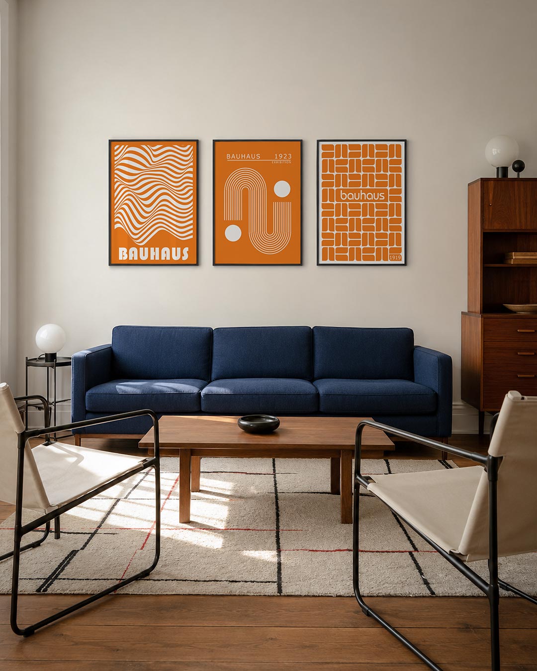 Golvend lijnenspel driedelige posterset – deze posterset in drie delen toont een dynamisch lijnenspel van golvende oranje en