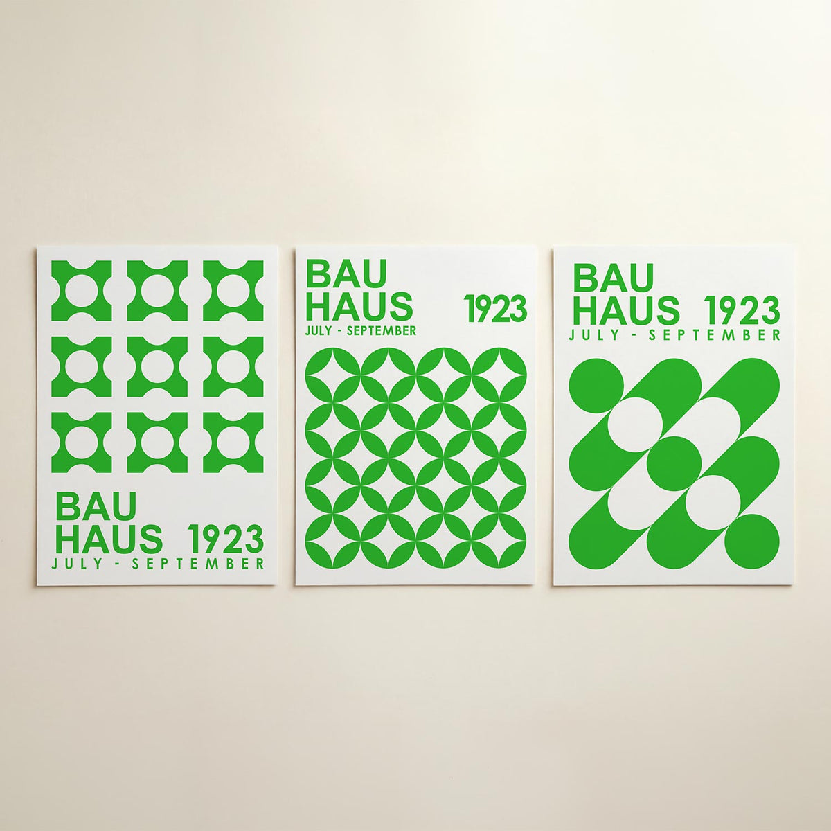 Groene cirkelpatronen driedelige posterset in interieur